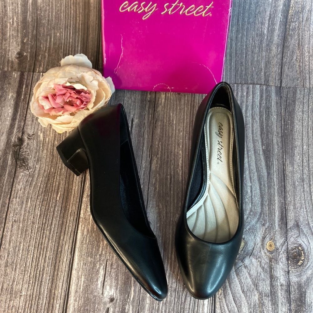 Easy Street Prim Black Kitten Heel Pumps